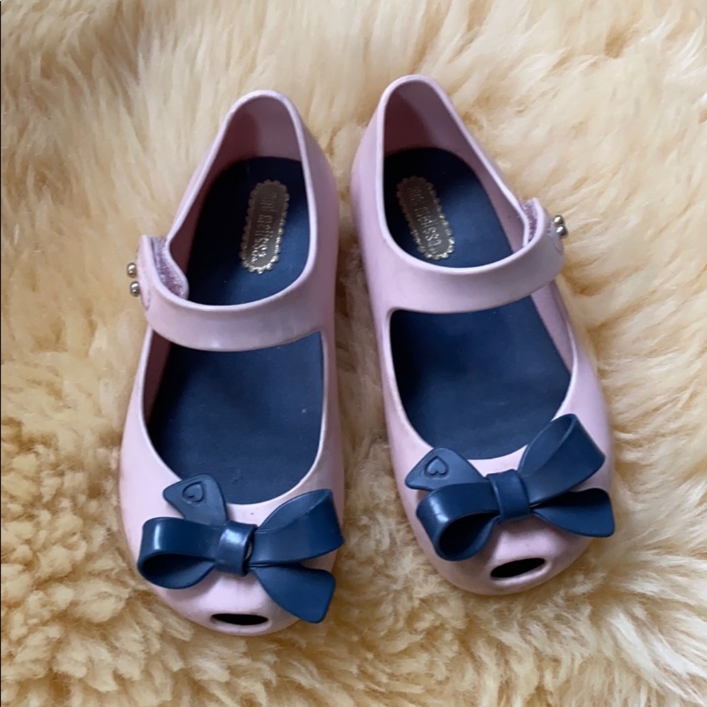 Mini Melissa Pink with Navy Bow size 8 Play Cond
